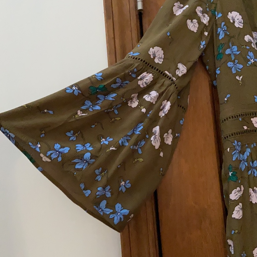 New Ann Taylor Bell-sleeve Dress - Picture 2 of 5
